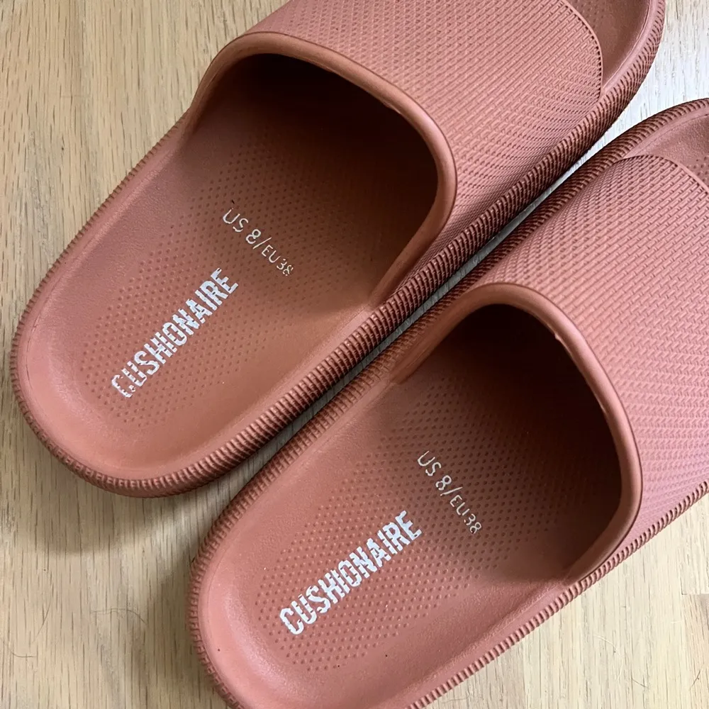 Cushionaire Feather Cloud Slides Sandals Salmon Size 8 Comfy Lightweight Pink - Image 2