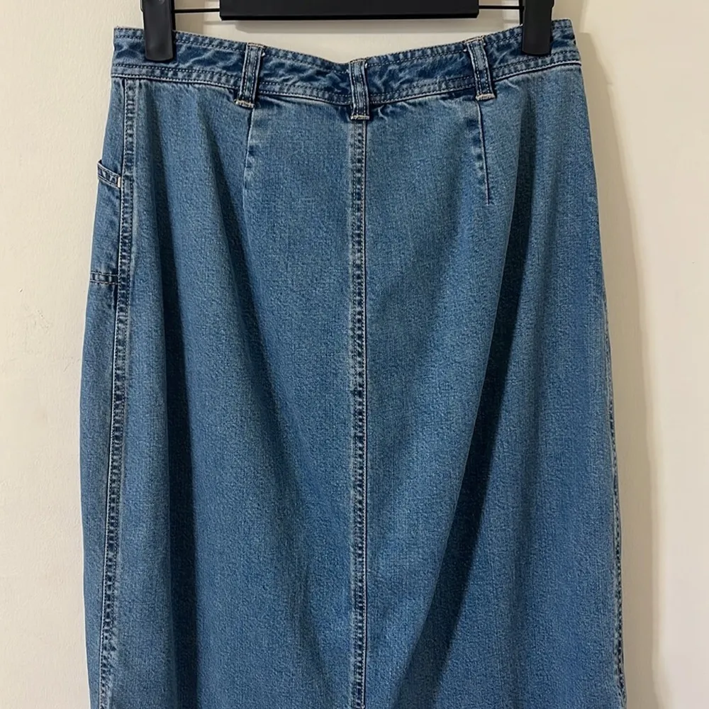 J.Jill Vintage Tencel Red Floral Detail Denim Midi Skirt Size 6 - Image 9