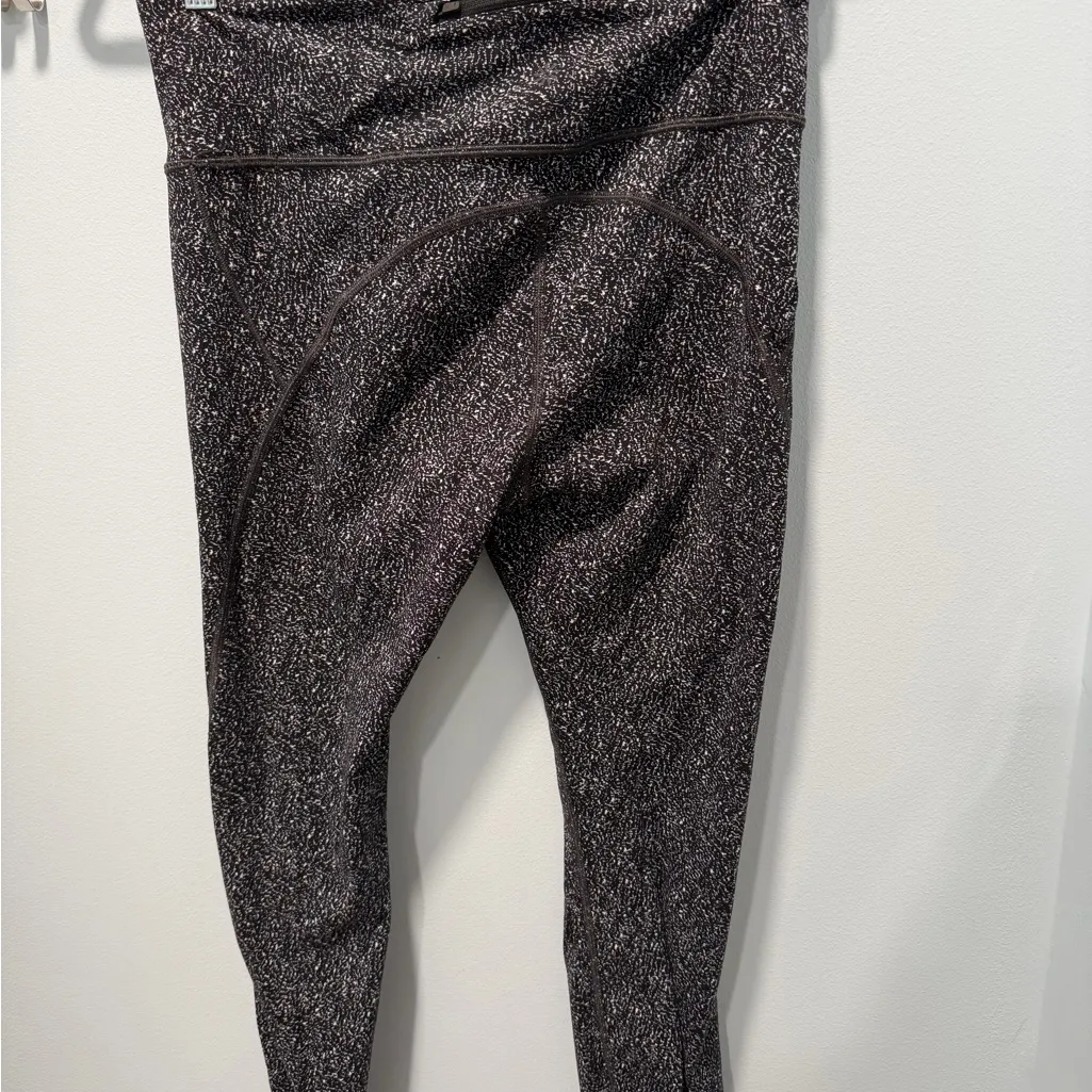 Athleta Monochrome Lightning Static Tights m 7/8 - Image 3