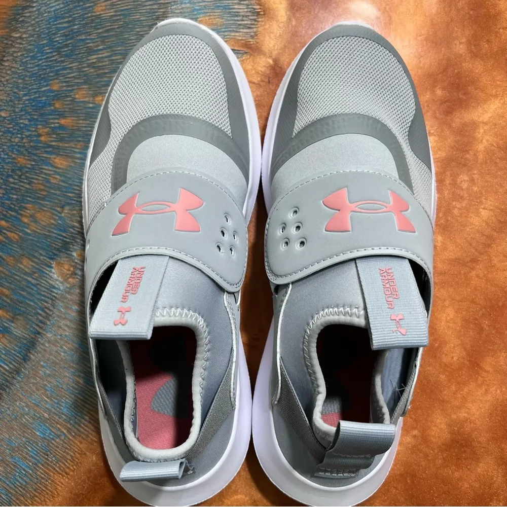 New UA Under Armour Run Play Sneakers gray white pink size 7.5 pull on shoes - Image 5
