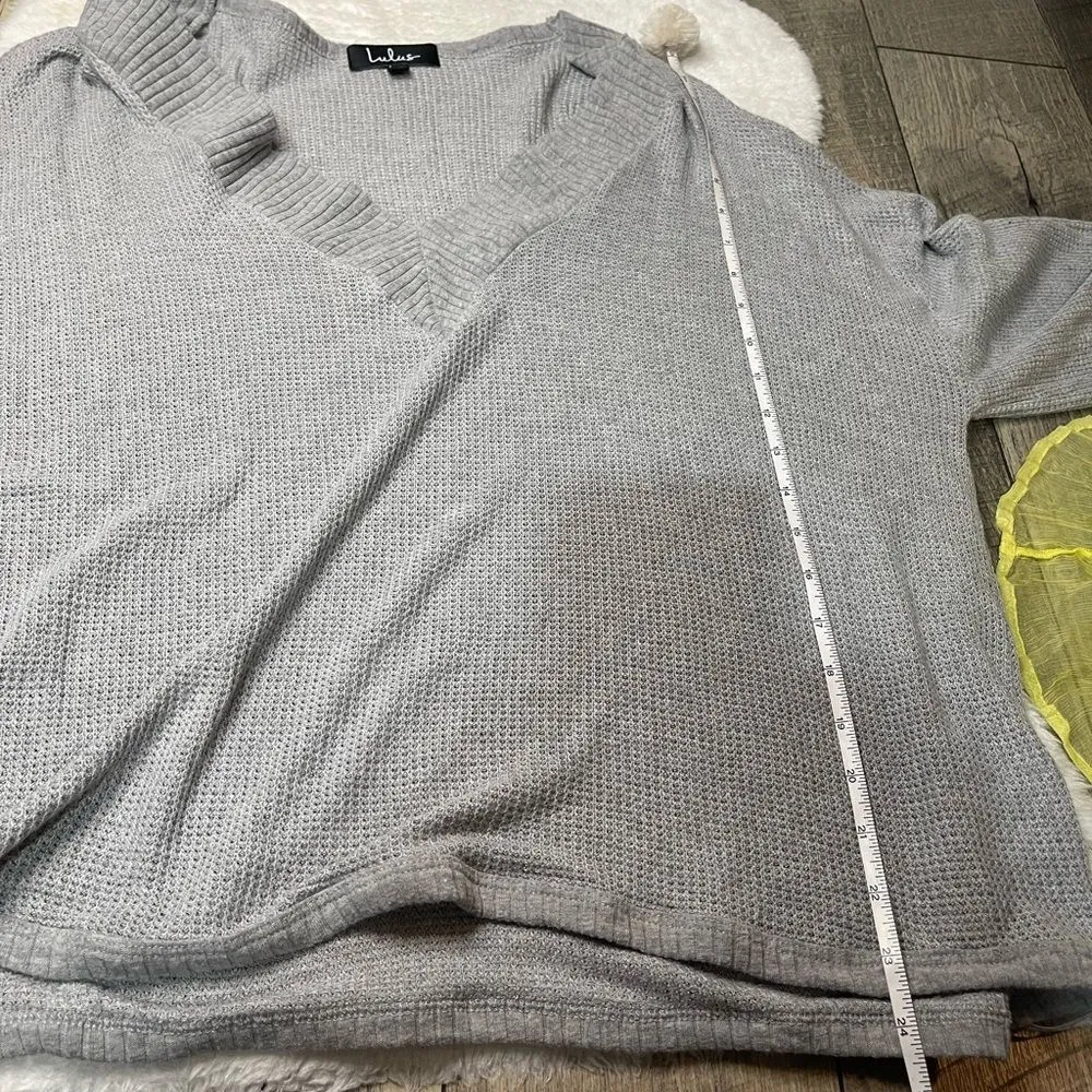 Lulu’s Grey Vneck Sweater Longsleeve - Image 6