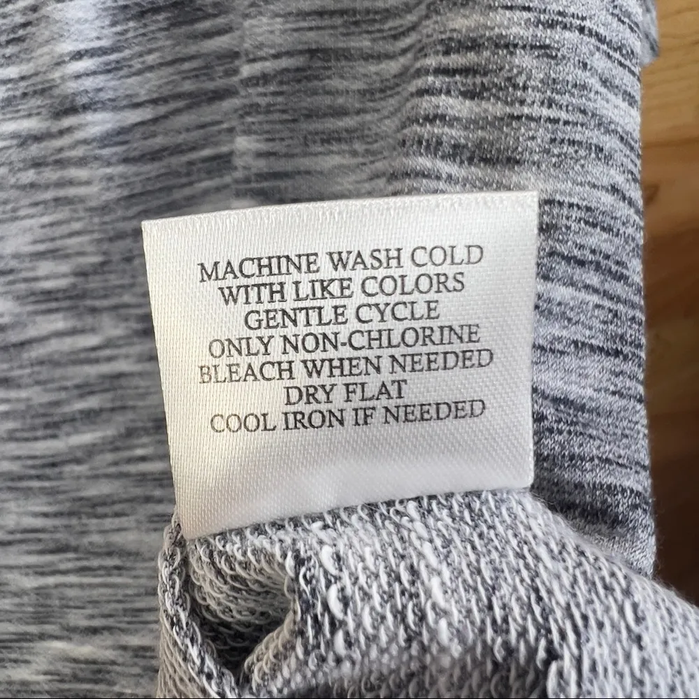 COMO Vintage Large V-neck Short sleeve cropped top w/a bottom tie - Image 8