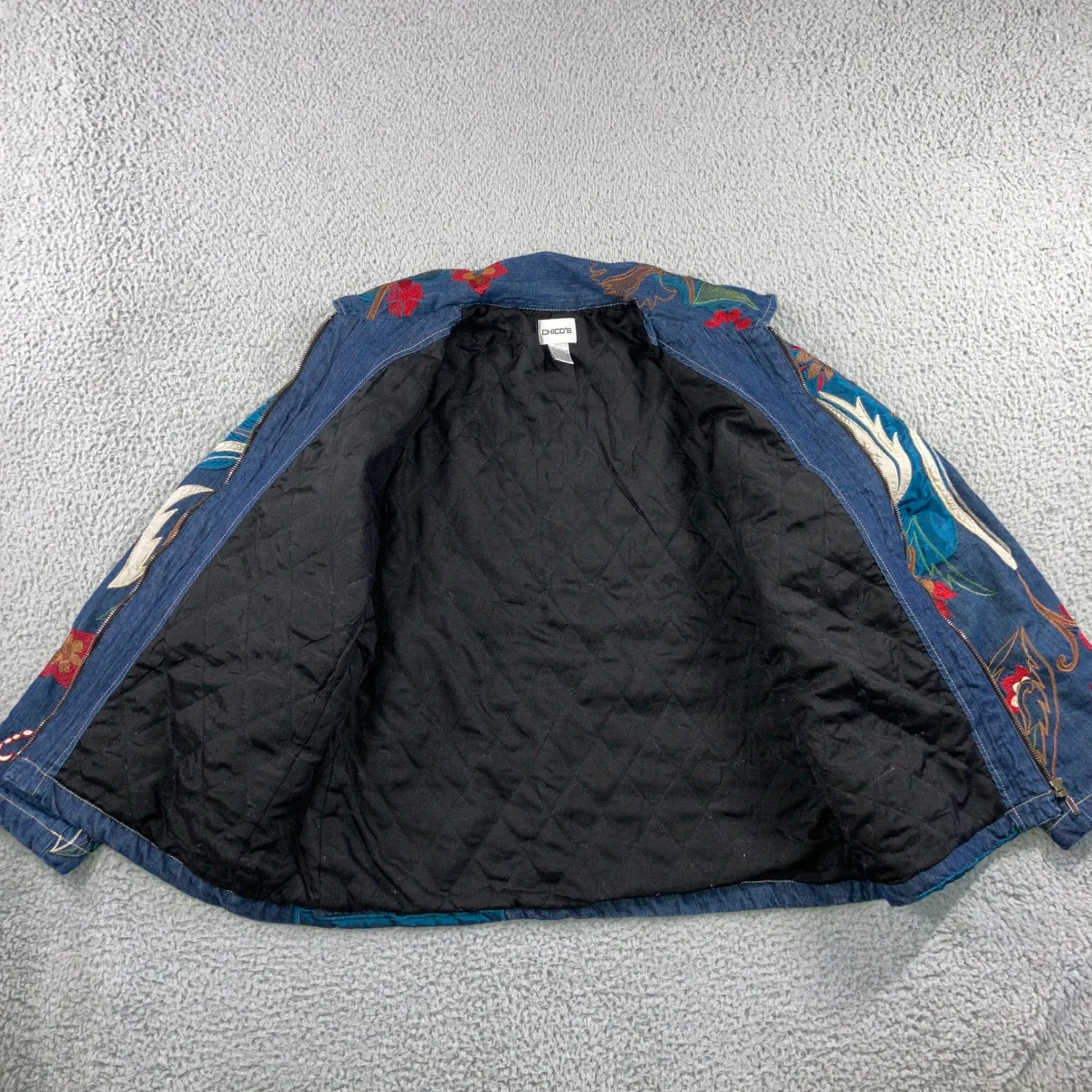 Vintage Chicos Denim Embroidered Floral Jacket Women 2 Blue Quilted Lined Zip Up - Image 9