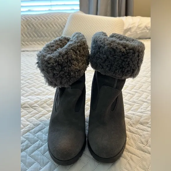 UGG  Boots size 7 - Image 2