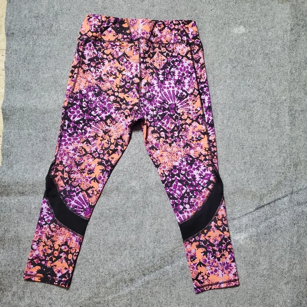 GAIAM  yoga size Large purple black prints soft capri leggings - Image 2