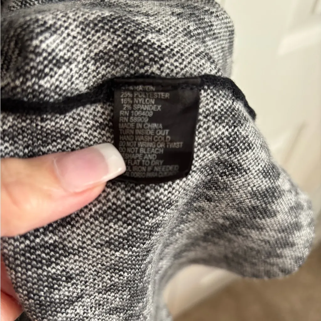 Tahari Arthur S. Levine Black & White Knit Long - Image 3