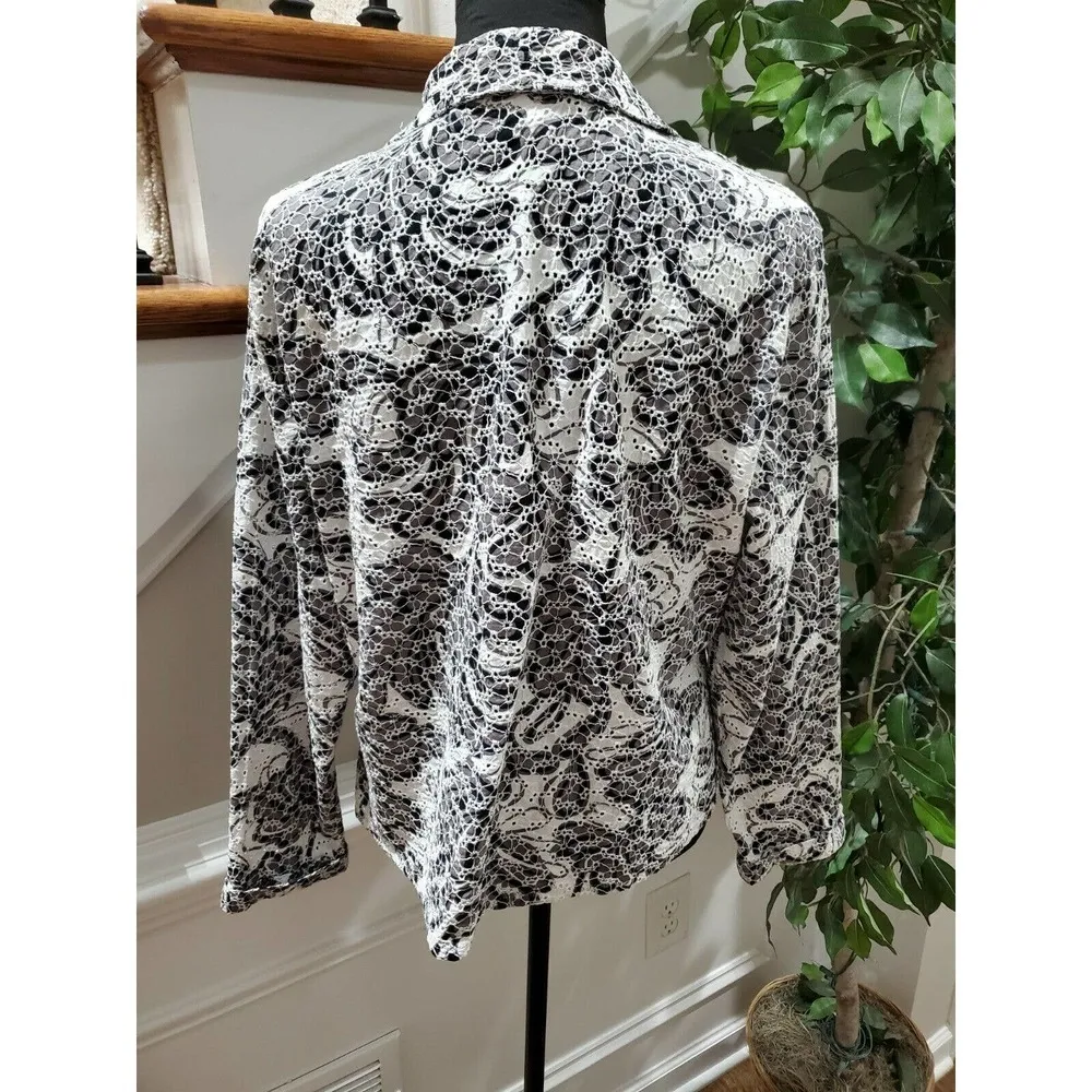 Chico's Women's Black & White Cotton Collared Button Down Short Sleeve Shirt 2 - Image 7