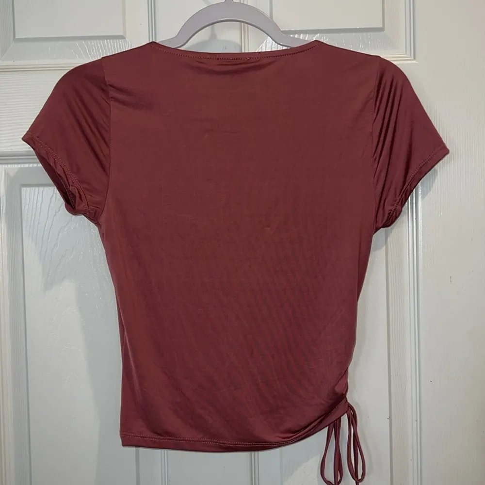 RSQ NWT Women’s Rose Surplus Top Size Medium - Image 3