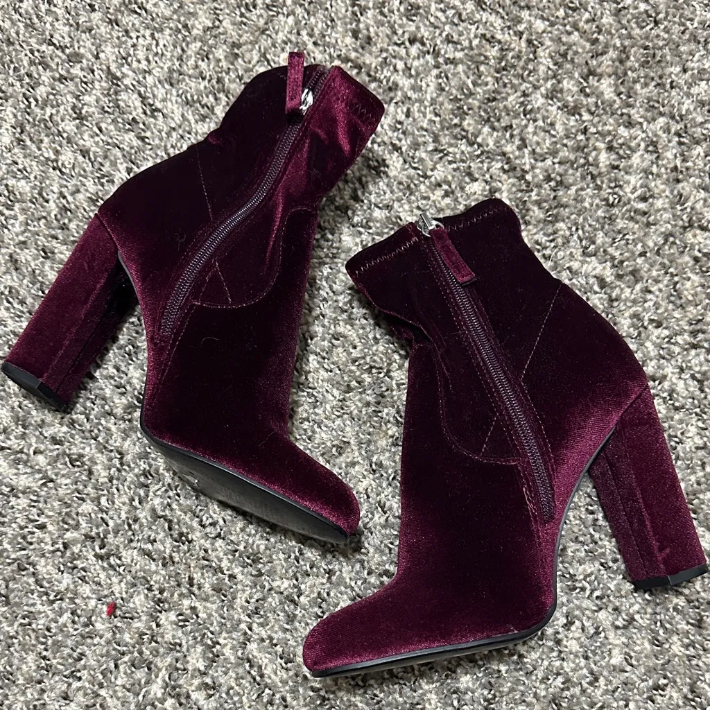 Steve Madden Edit Velvet Ankle Boots in Burgundy - Image 3