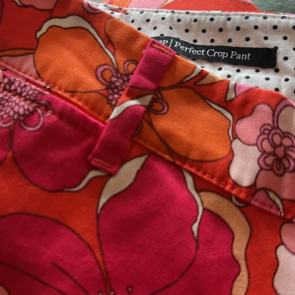 NWT TALBOTS Perfect Crops Pant  - Tossed Flowers - Image 4
