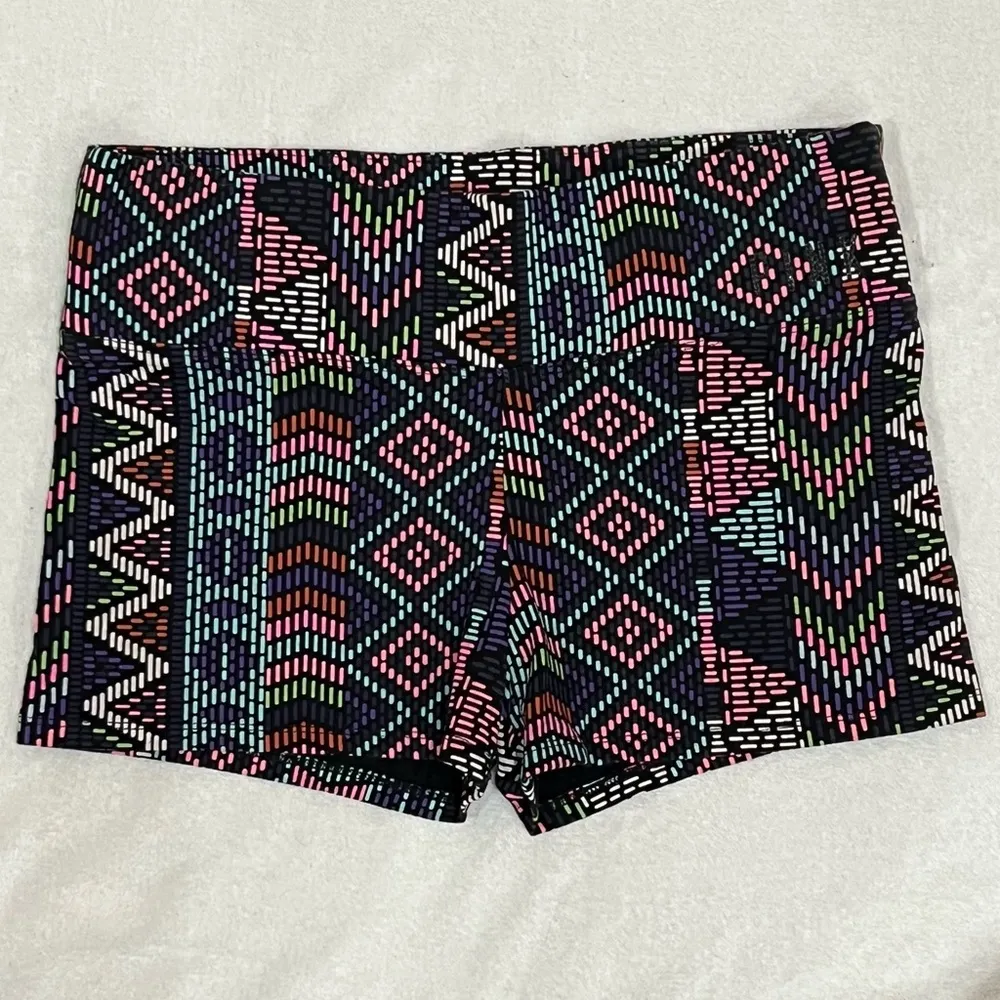 Victoria’s Secret PINK Bright Geometric Biker Shorts Size Medium - Image 5