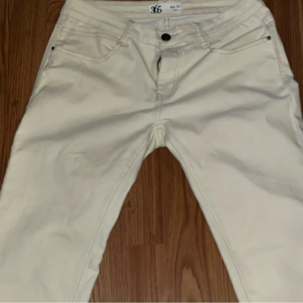Levi’s 595 white jeans. New. Size 31 Straight leg small. - Image 2