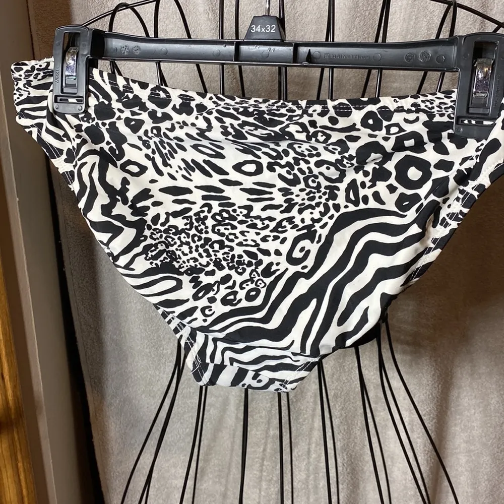 Catalina swimsuit Bikini bottoms🏖​​​ - Image 3