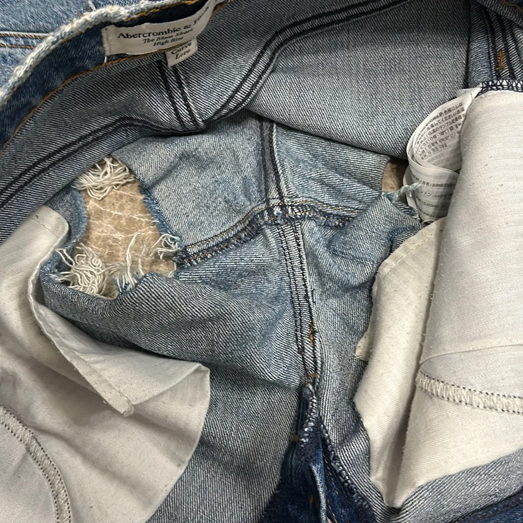 Abercrombie & Fitch Curve Love High Rise The Mom Short Size 29 - Image 6