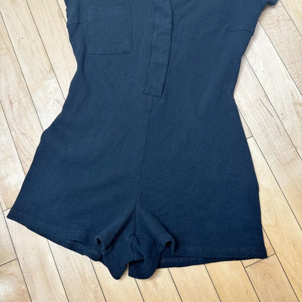 URBAN OUTFITTERS Ribbed Shorts Romper Jumper Onesie w Collar & V Neck - size XS - Image 9