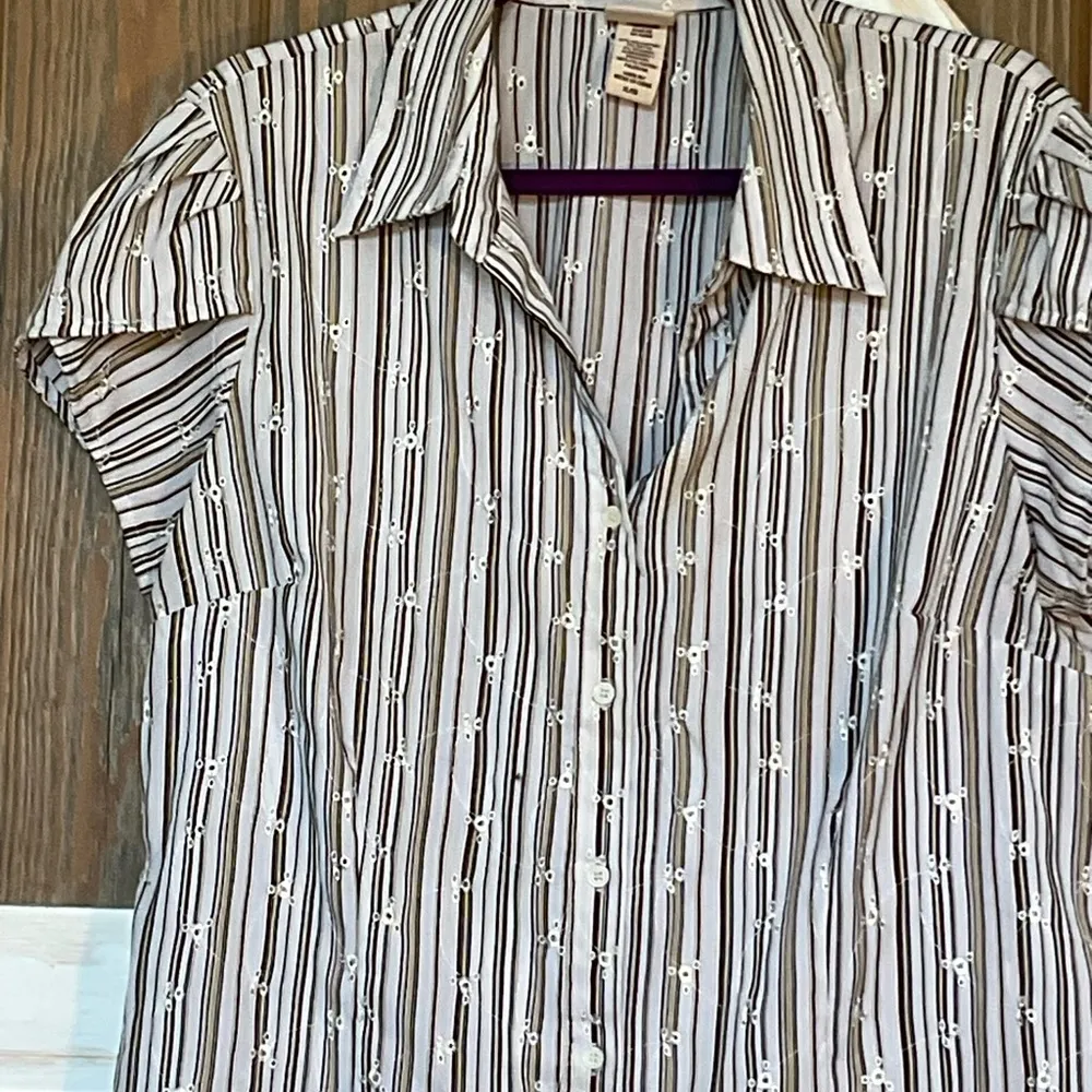 Covington Striped Button-Up Women's Top W/short Tulip Sleeve. Size XL EUC - Image 2
