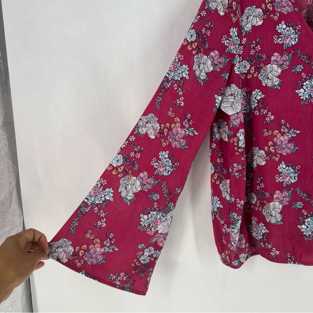 Pink Rose Women's Crepe Floral Flare Sleeve Crossover V-Neck Faux Wrap Top NWT L - Image 4
