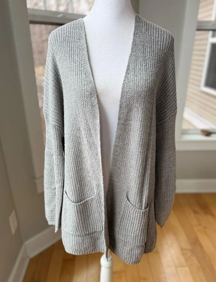 Wild Fable Light Gray Oversized Balloon Sleeve Cardigan Sweater Size Large - Image 4