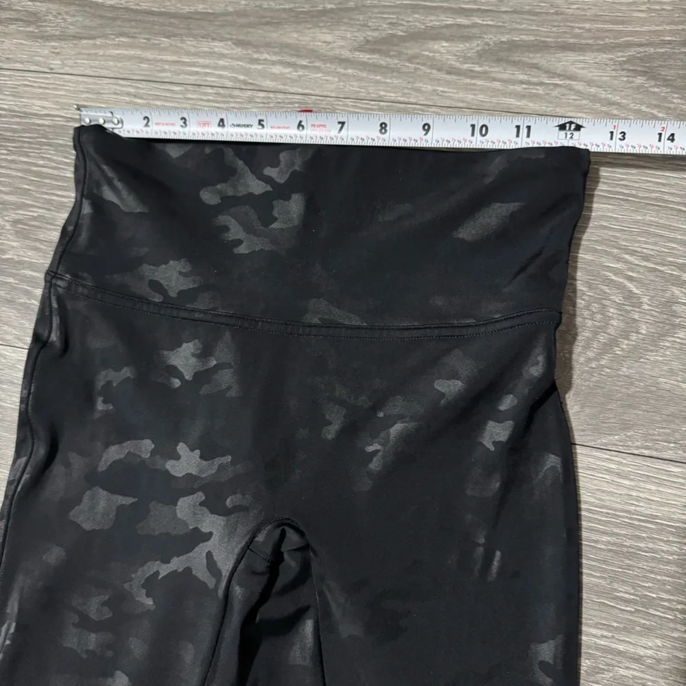 SPANX‎ Black Faux Leather Camo Luxury Leggings Size M Women - Image 13