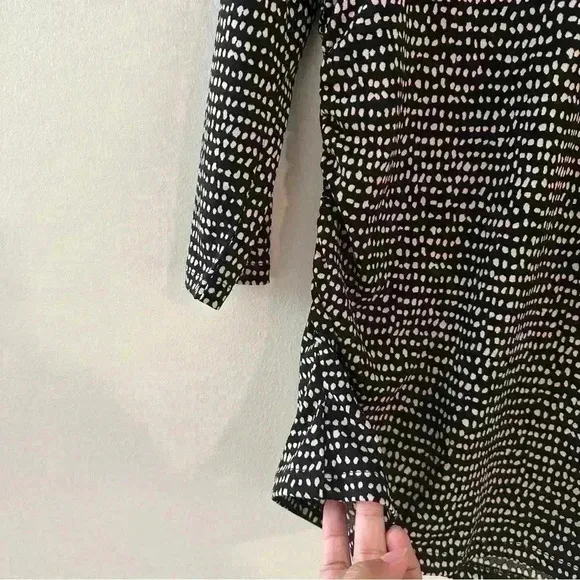 Ann Taylor Women's V-Neck 3/4‎ Sleeve Black And White Abstract Blouse Size Large - Image 8