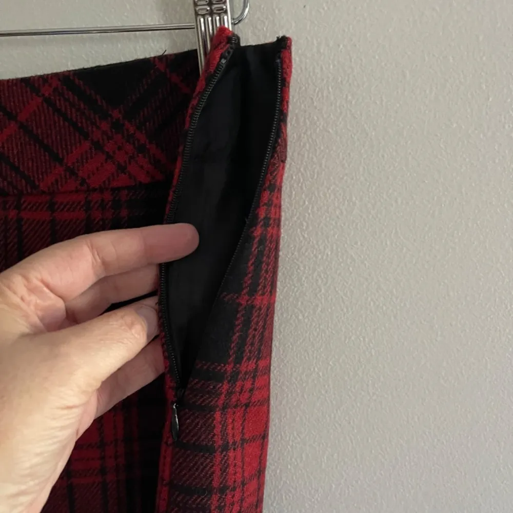 Red Black Tartan Plaid Wool Skirt 90s Holiday Preppy Academia Size 2 - Image 6