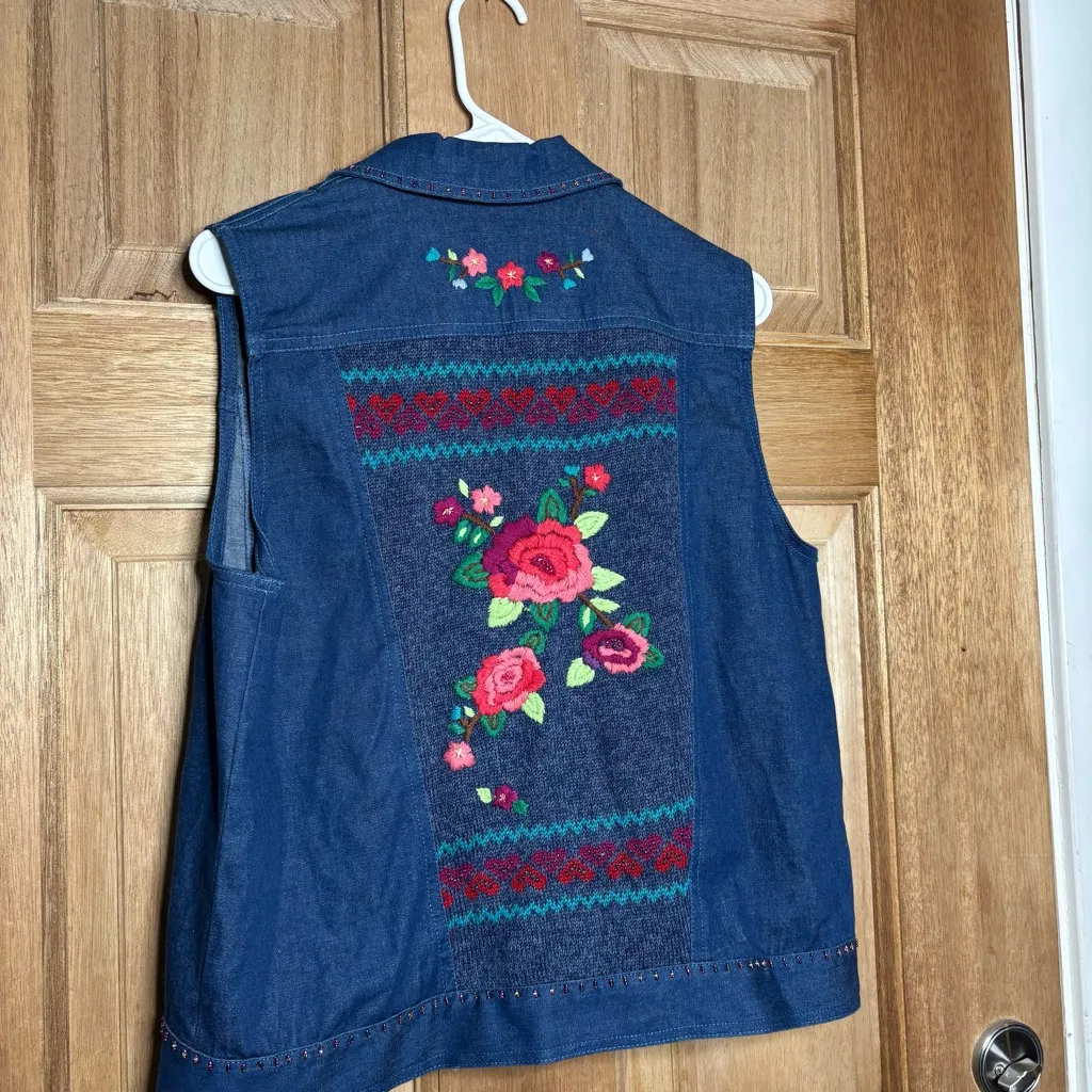 Alfred Dunner‎ women’s bohemian Denim Floral Embroidered Vest Size 10P - Image 5