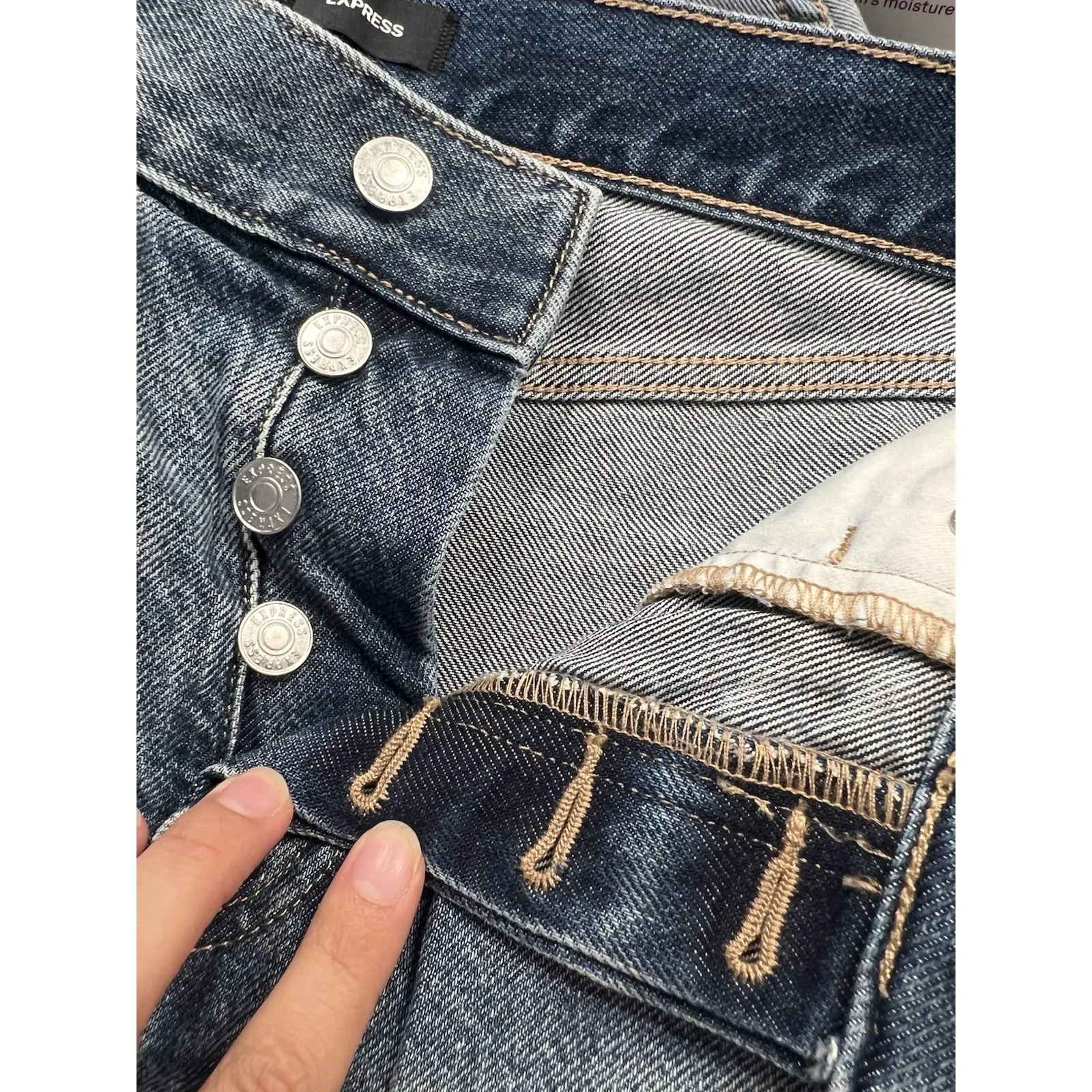 EXPRESS Shorts Womens 6 Distressed Cutoffs Button Fly Medium Wash Denim NWT - Image 7