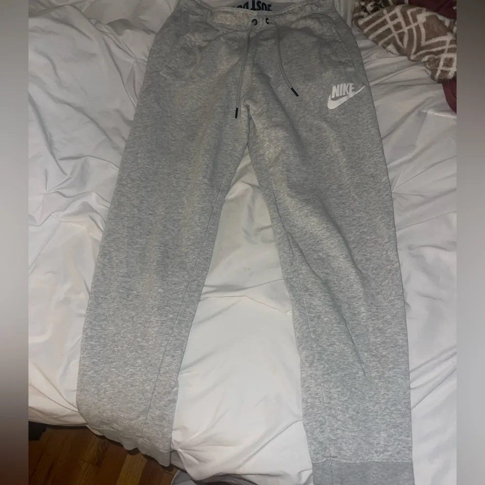 Nike joggers light grey - Image 3