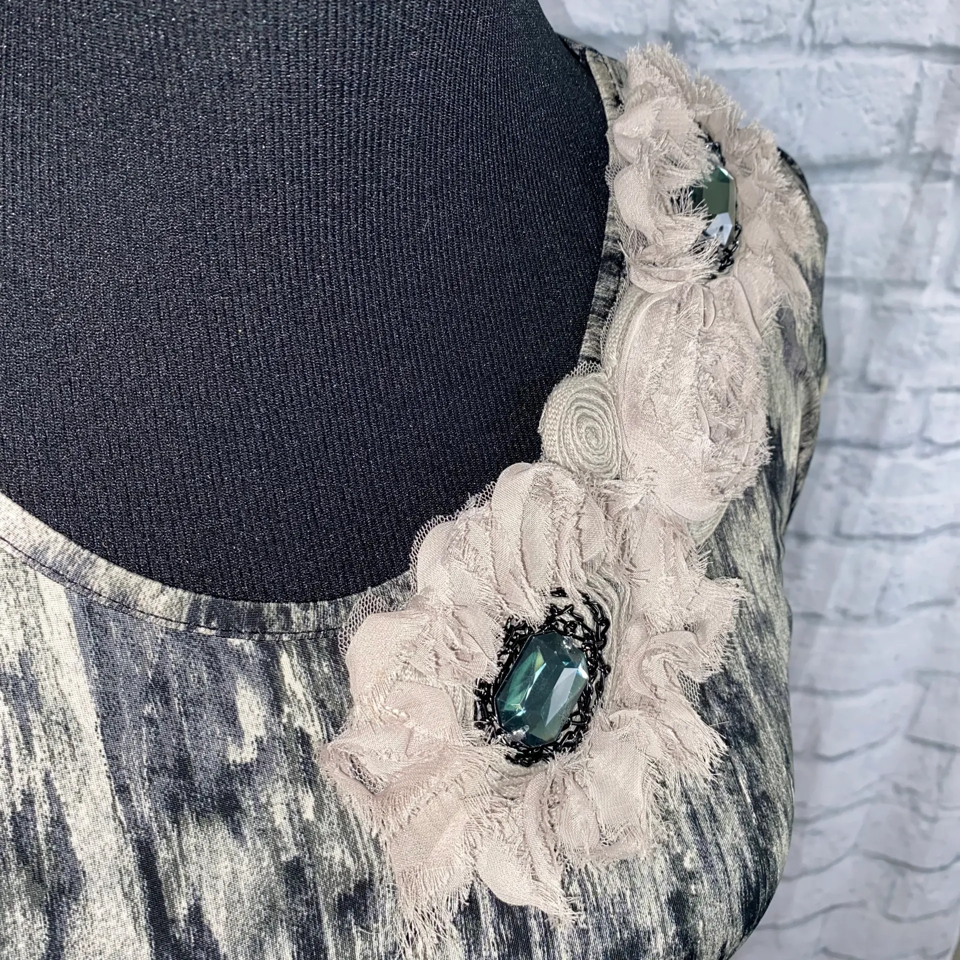 Daytrip multicolor blouse with 3D flowers w/jewels sz small women - Image 4