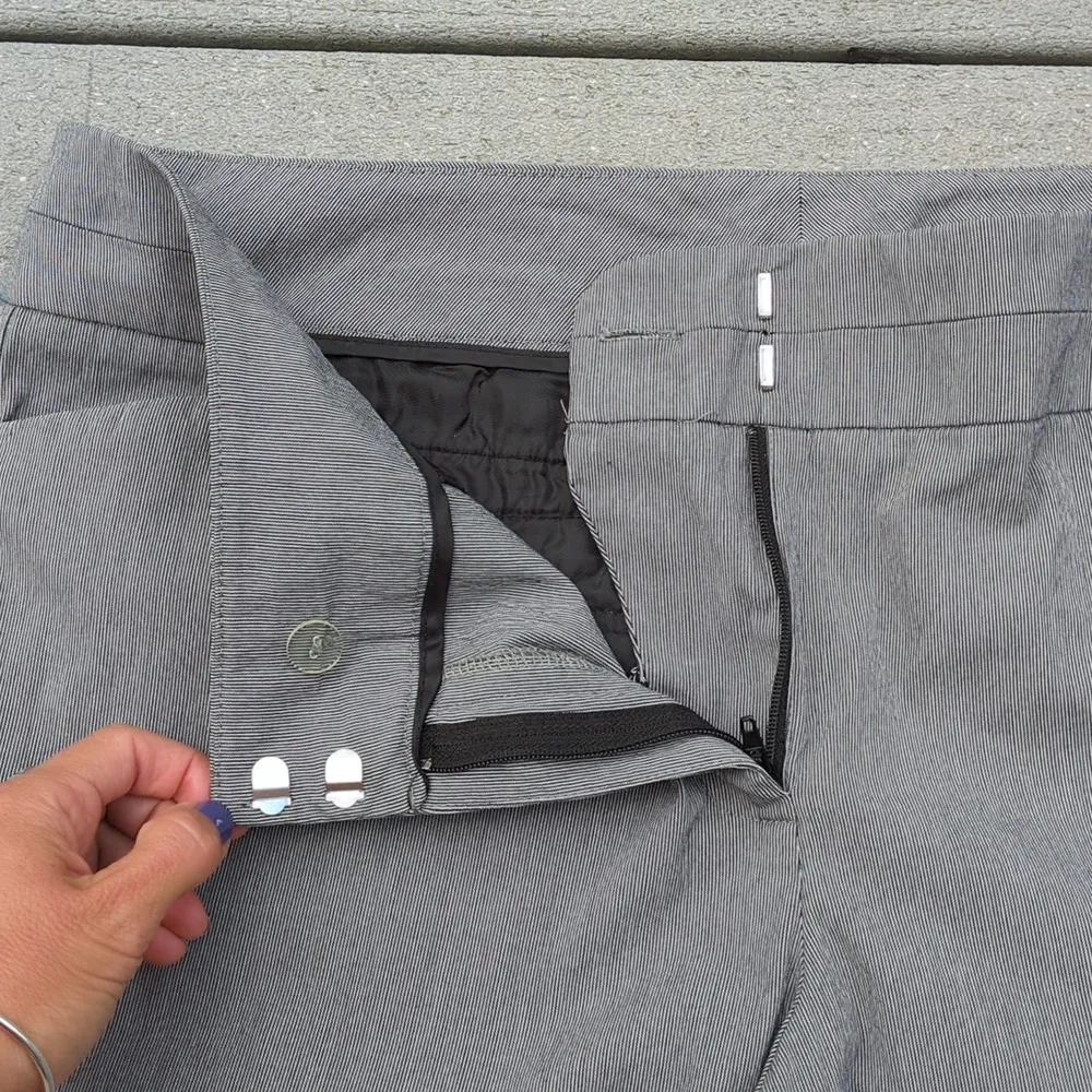 NY&CO Pinstripe Capri Pants | Size 14 Women's Pinstripe Capris Black - Image 4