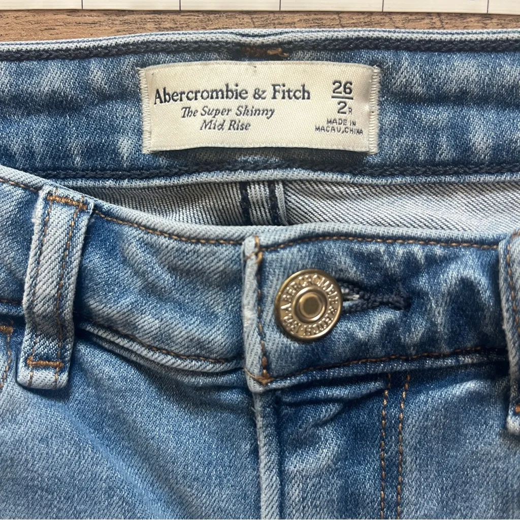 Abercrombie & Fitch The Super Skinny Mid Rise Jeans Size 26 Medium Wash - Image 5