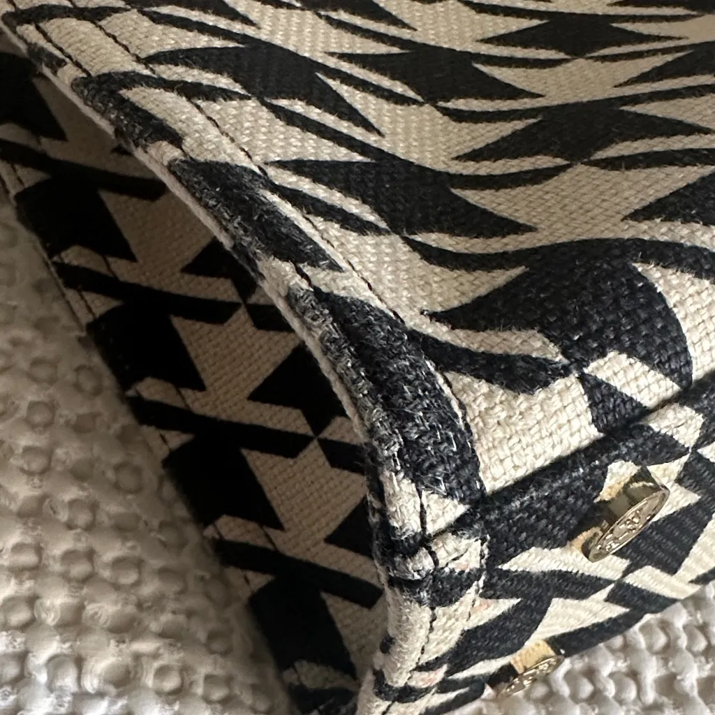 Spartina 449 Houndstooth Tote Bag in Black and Tan - Image 5