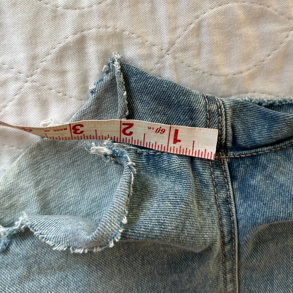 Refuges women’s size 9 Blue Distressed cut out Jean Shorts - Image 6