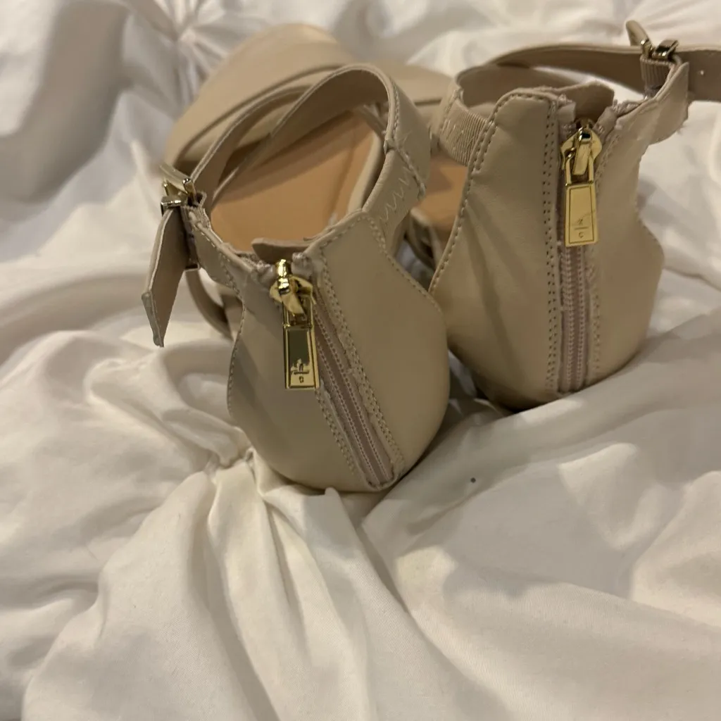 Kenneth Cole Reaction Cream Women's Sandals - Image 4