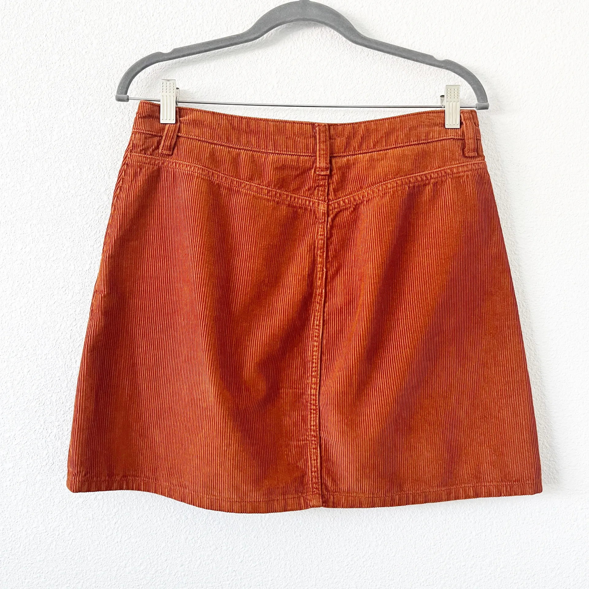 Skirt & UO Top - Image 7