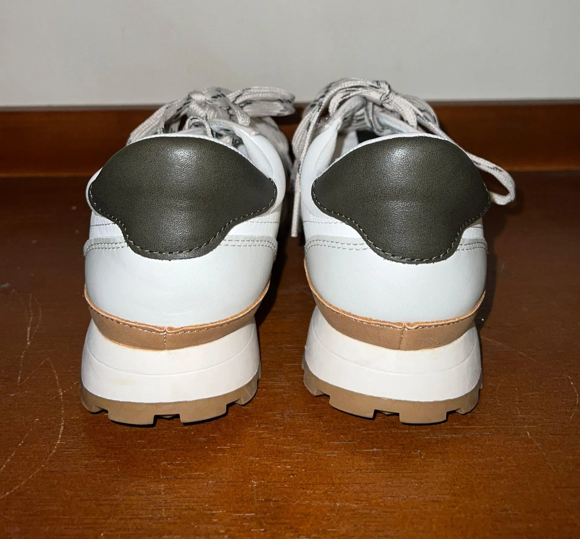 Universal Threads Sneakers - Image 3