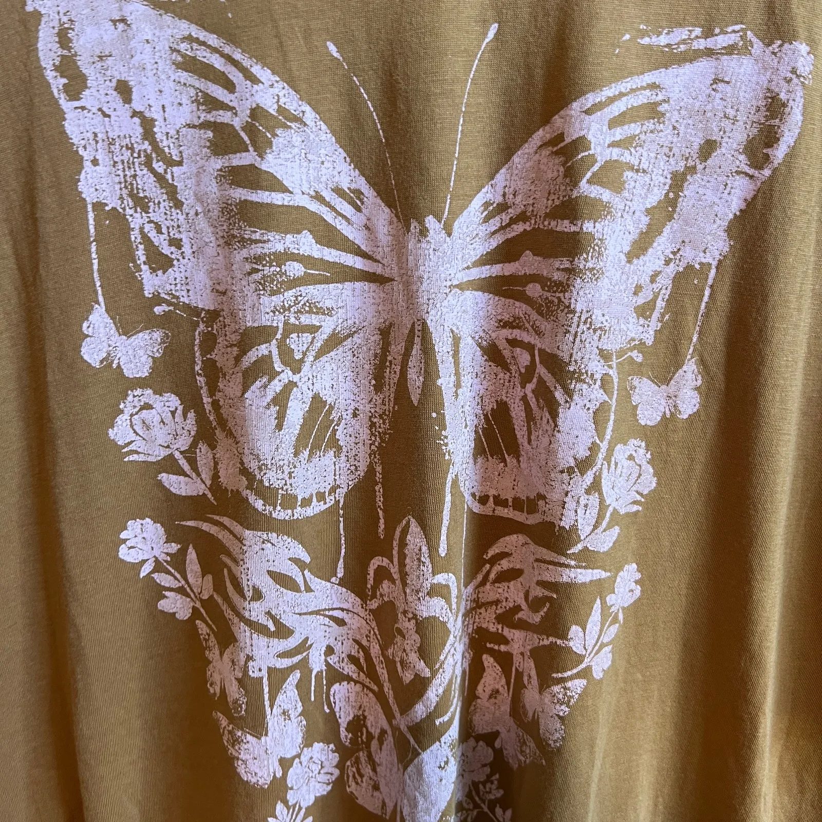 Wild Fable Women's Brown Oversized Butterfly Graphic T-Shirt - Size Small - NWT - Image 4