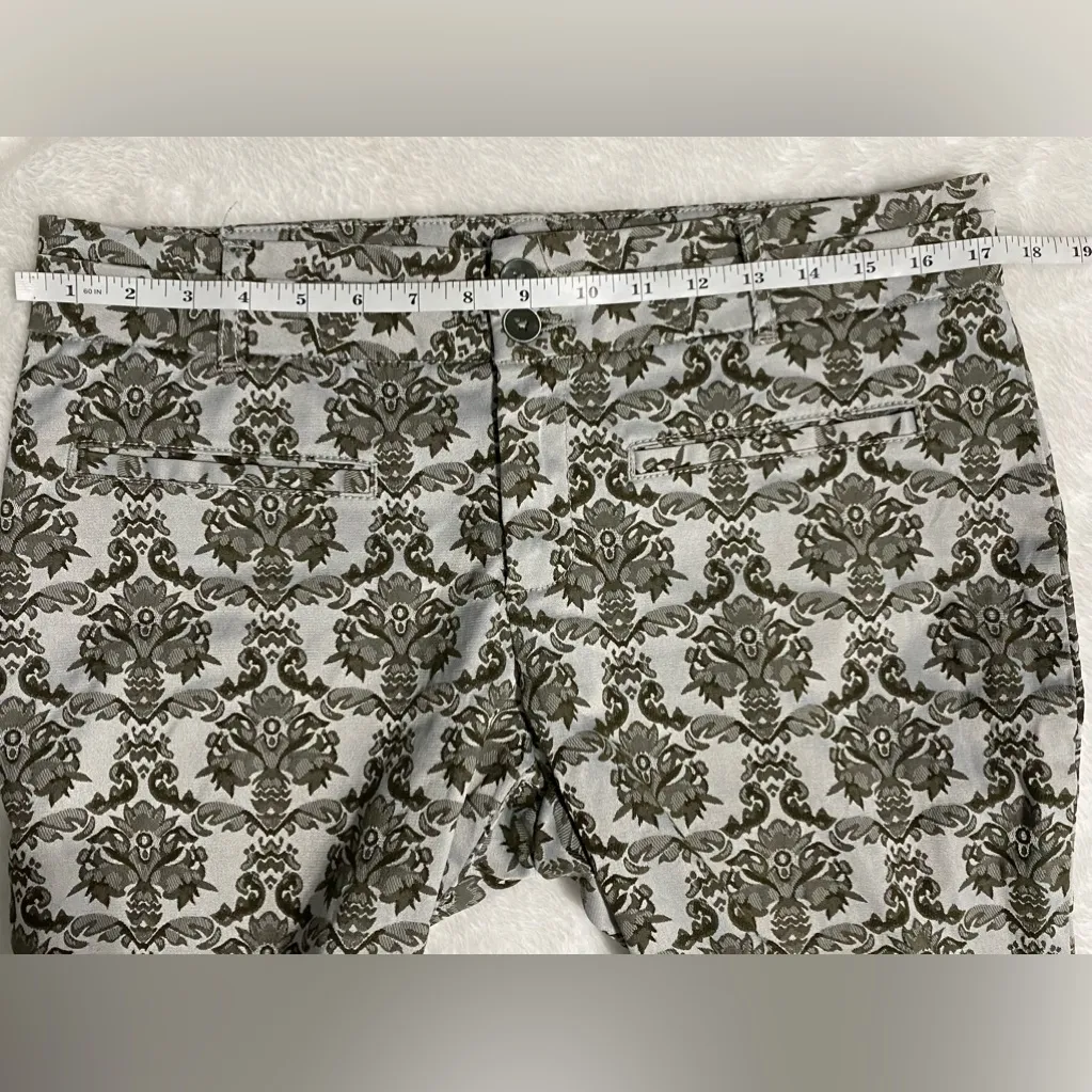 Anthropologie Cartonnier Brocade Charlie Ankle Pants in a gray damask pattern. Silver Size 10 - Image 9