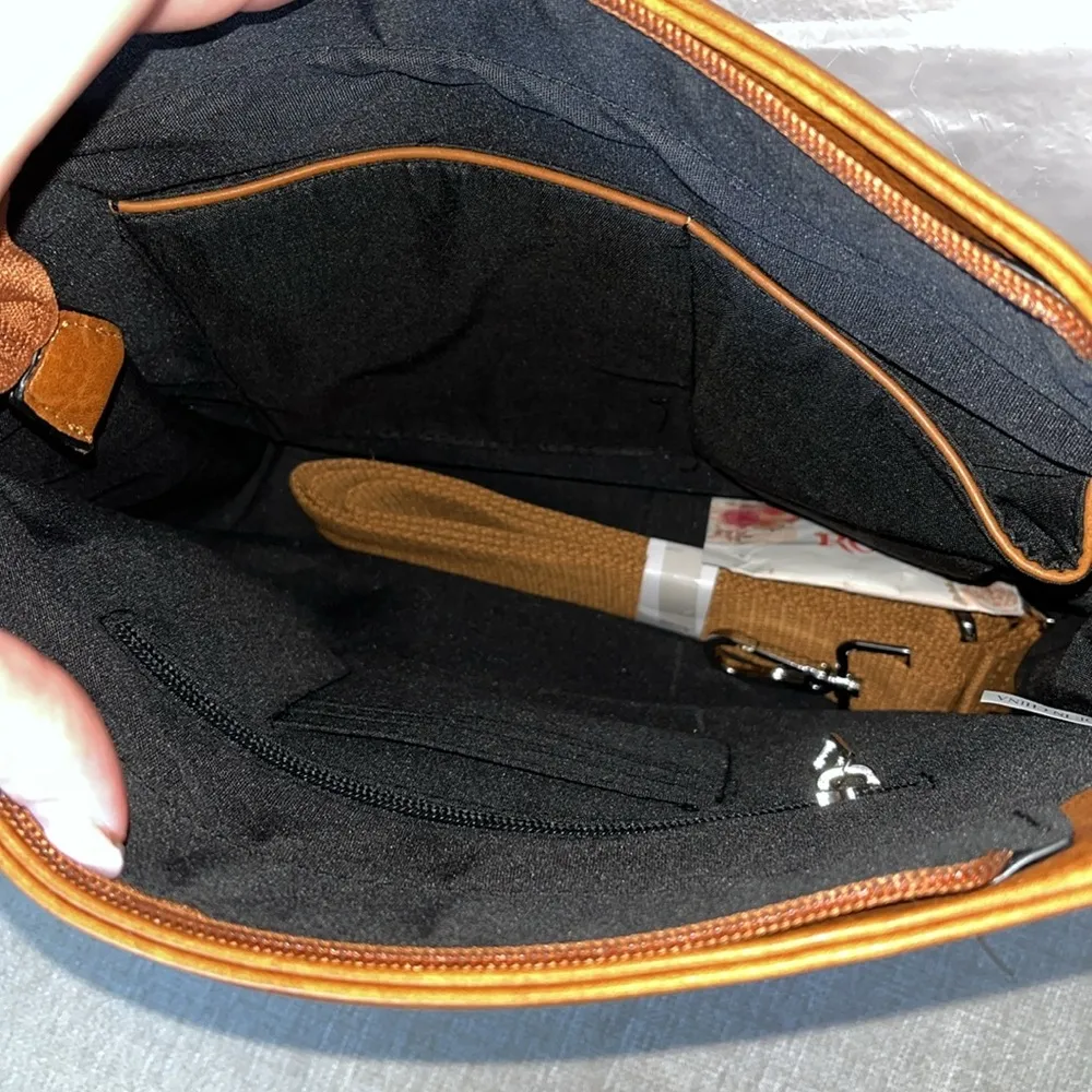 NIP Vegan Leather Crossbody Purse Brown - Image 4