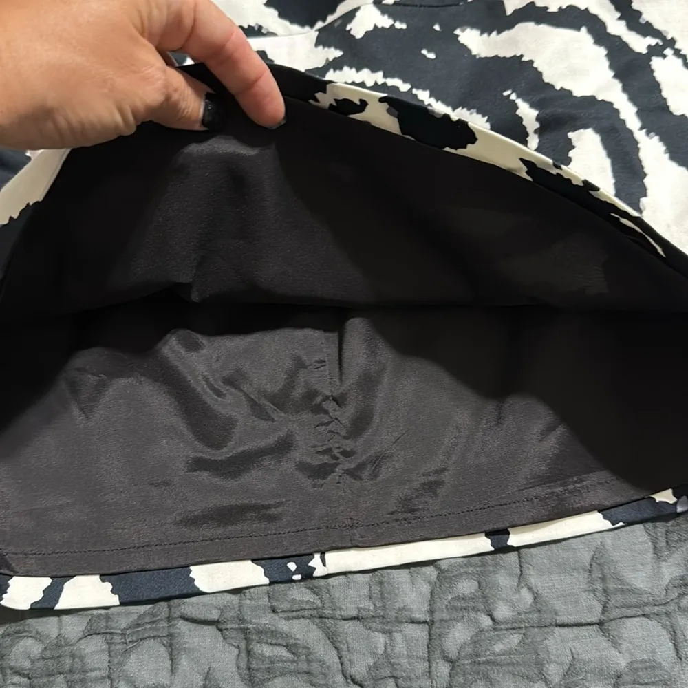 EXPRESS design studio women’s size 2 black and white floral design mini skirt - Image 5