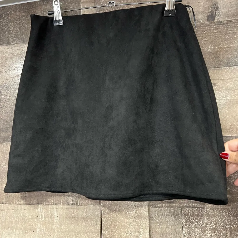 Embroidered Black Skirt - Image 2