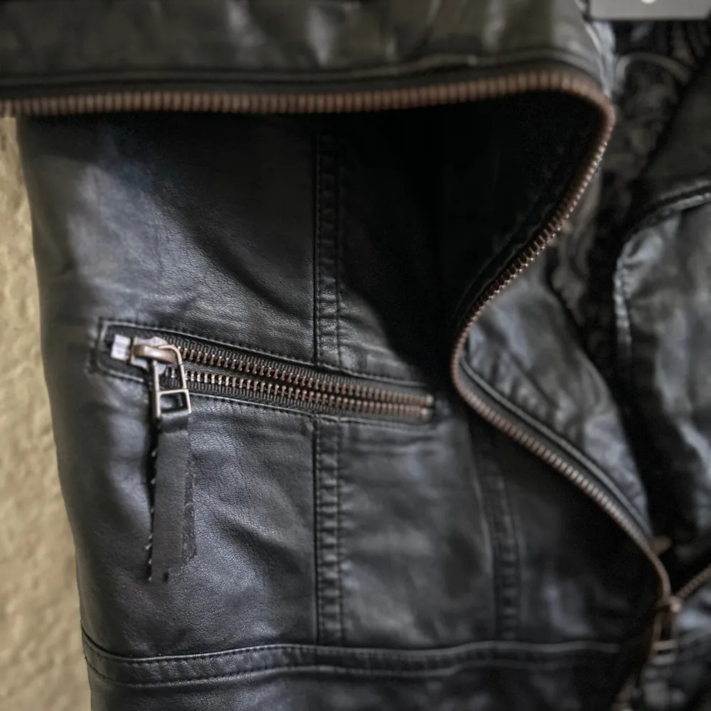 MontanaCo women’s vest faux leather cowl neck black size small‎ new with tags - Image 6