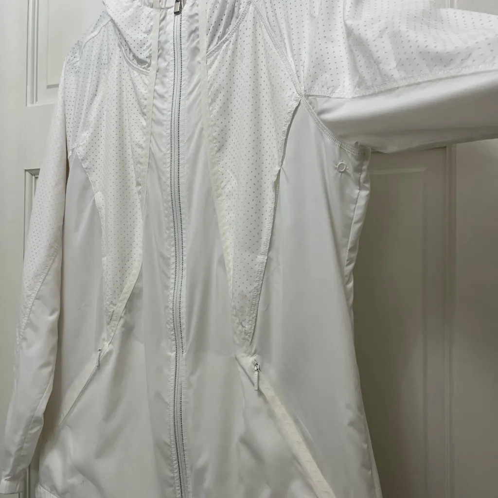 Athleta Packable White Perforated Windbreaker Rain Hooded Jacket - Size Small - Image 4