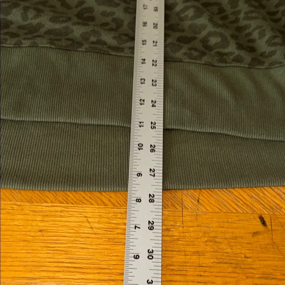 Time and Tru Green Crew Neck Sweater Timeless Knit Design Size undefined - Image 8