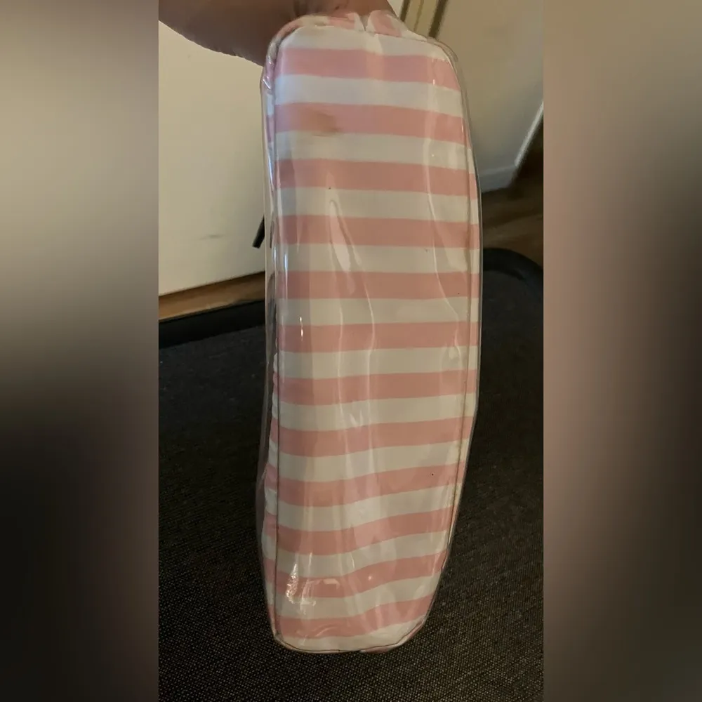 Victorias Secret Cosmetics Wash Toiletry Bag - Image 5