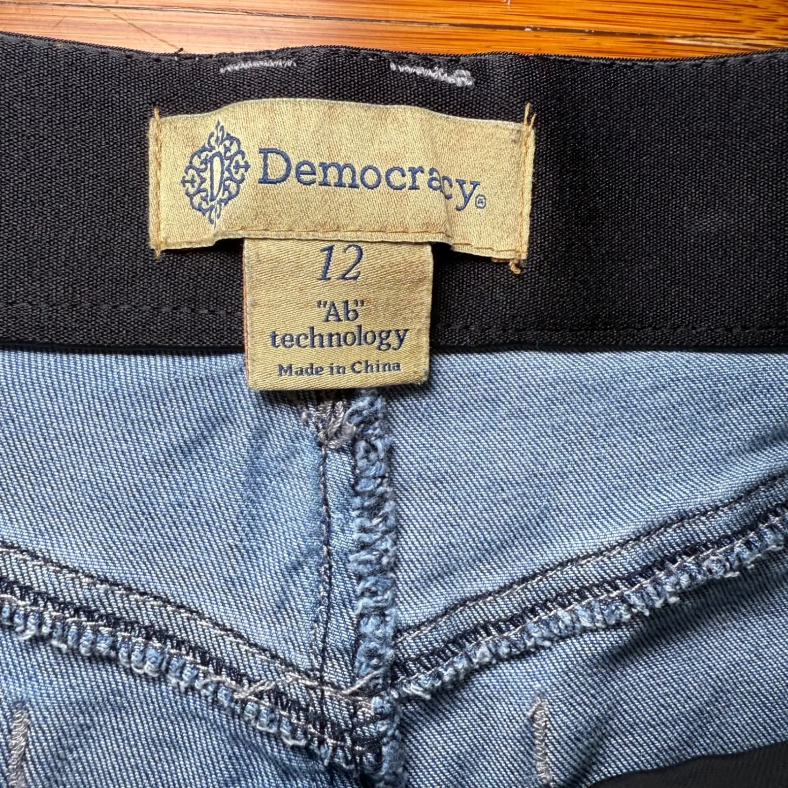 Democracy Denim Blue Jean Shorts Womens Size 12 Elastic Waist Comfort - Image 2