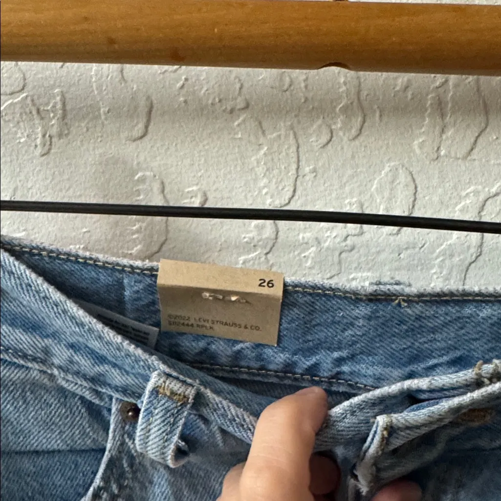 Levi’s Fit and Flare Light Wash Midi Denim Skirt Size 26 - Image 5