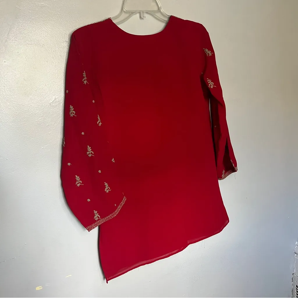 Elegant Red Embroidered Women's Top Size L - Image 6