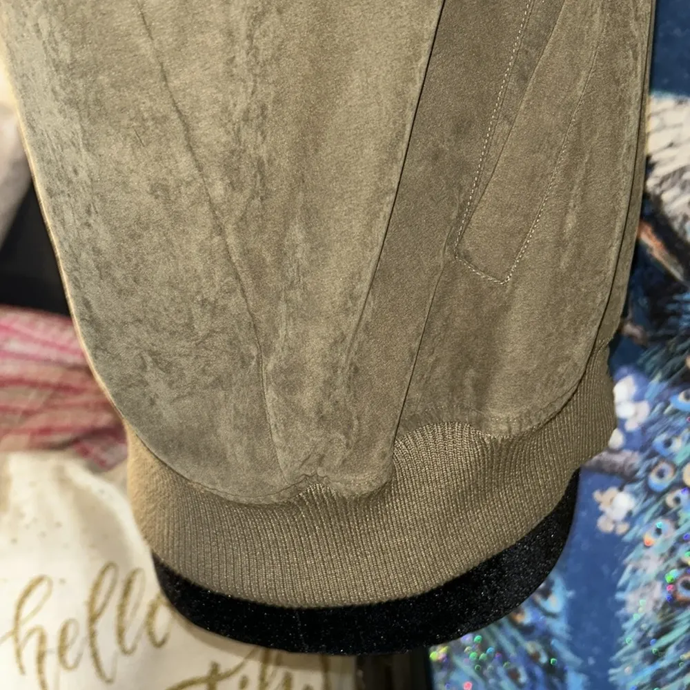 Butter Soft Butter Size M Olive Bomber Jacket - Image 12