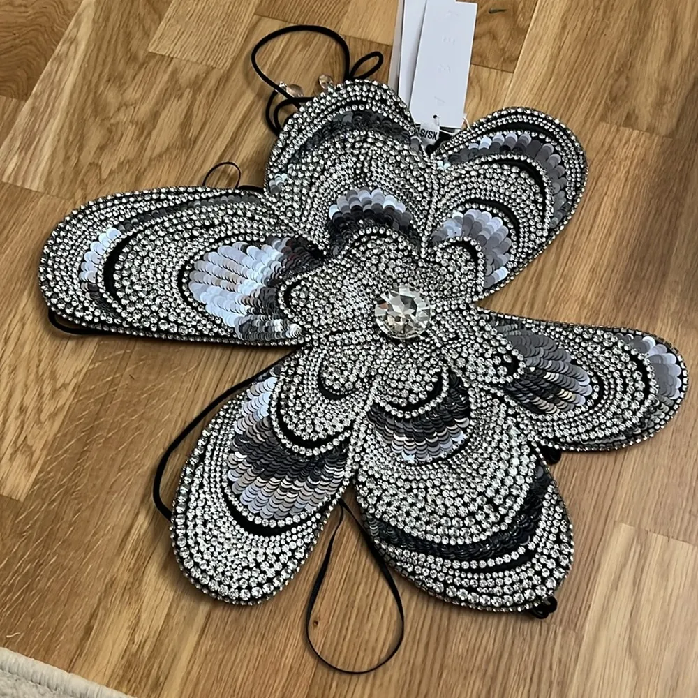 NWT AREA CRYSTAL EMBROIDERED MUSSEL FLOWER TOP Size XS - Image 3